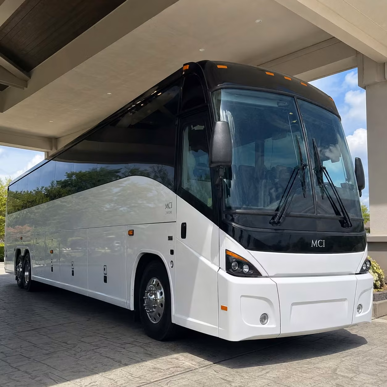 cross city corporate shuttle service from escondido to san diego tech and business hubs